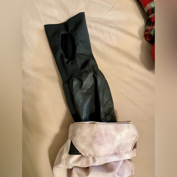 VOLCOM WOMENS SNOWBOARD SHELL SIZE S - LIKE NEW - Picture 10 of 13